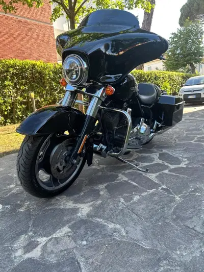 Harley-Davidson 1690 Street Glide (2011 - 13) - FLHX usata