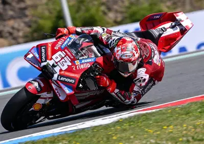 MotoGP 2026. GP della Repubblica Ceca a Brno. Pecco Bagnaia vince la Sprint! Poi Ai Ogura e Marc Márquez! Caduto Marco Bezzecchi [CLASSIFICA]