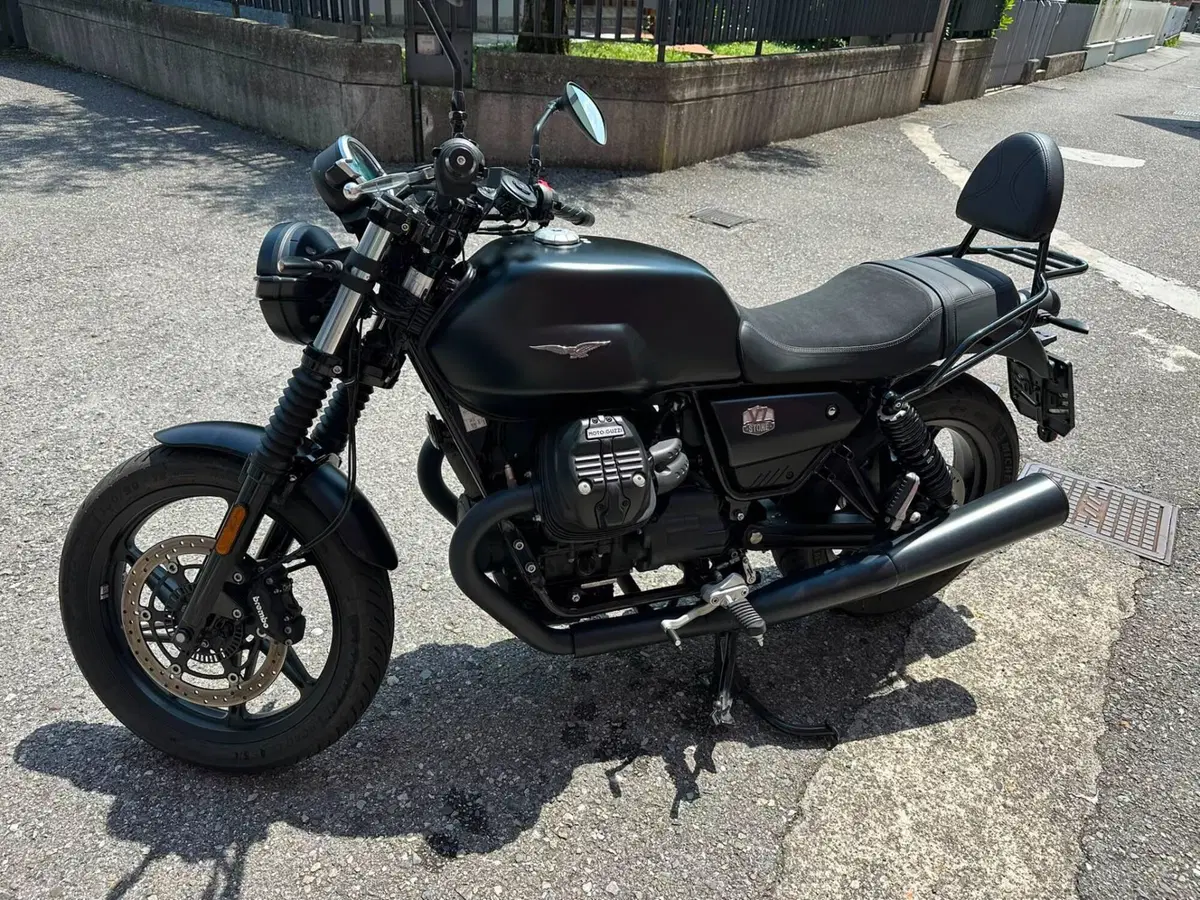 Moto Guzzi V7 Stone (2021 - 24) (4)