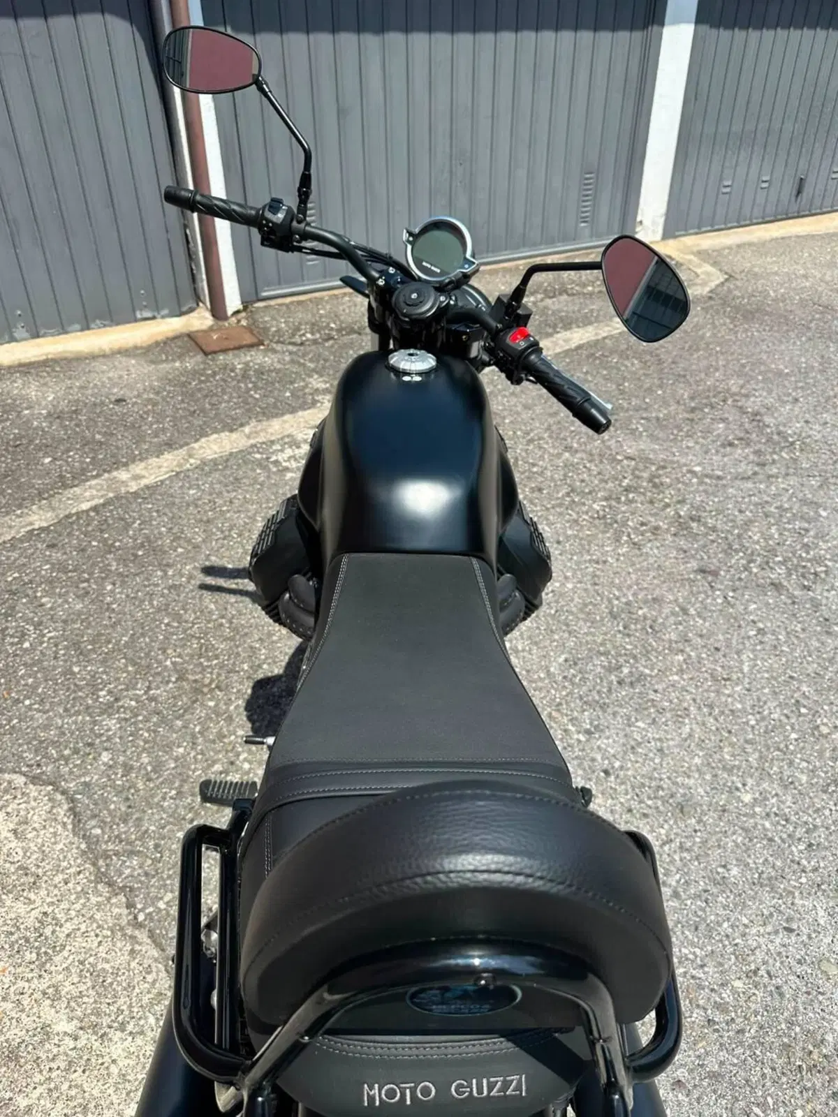 Moto Guzzi V7 Stone (2021 - 24) (5)