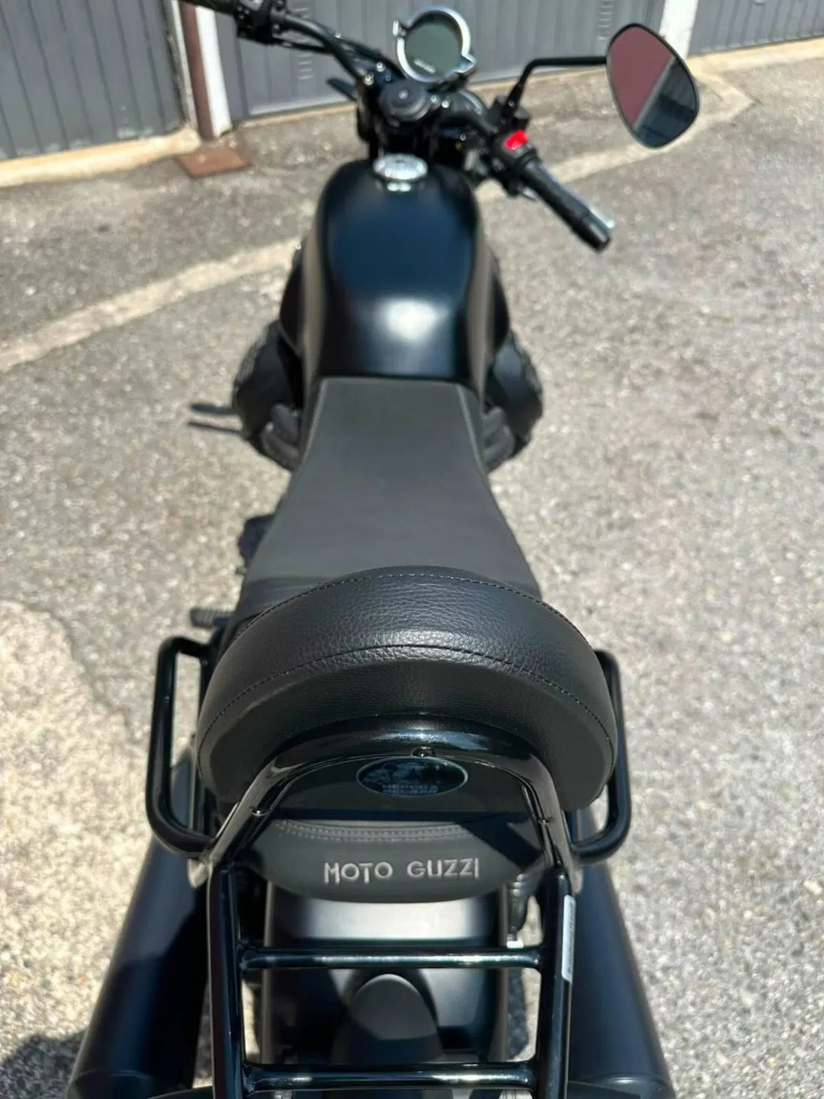 Moto Guzzi V7 Stone (2021 - 24) (6)