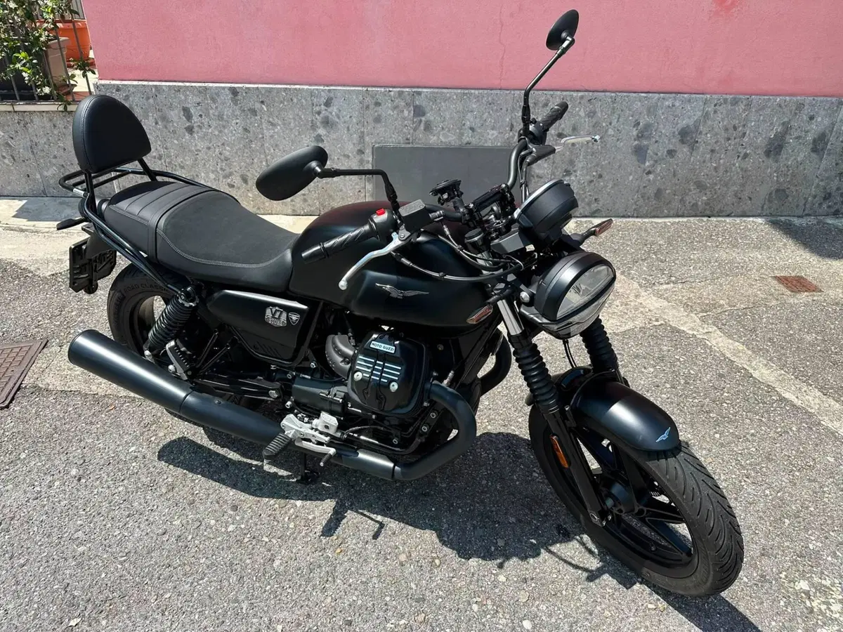 Moto Guzzi V7 Stone (2021 - 24) (8)