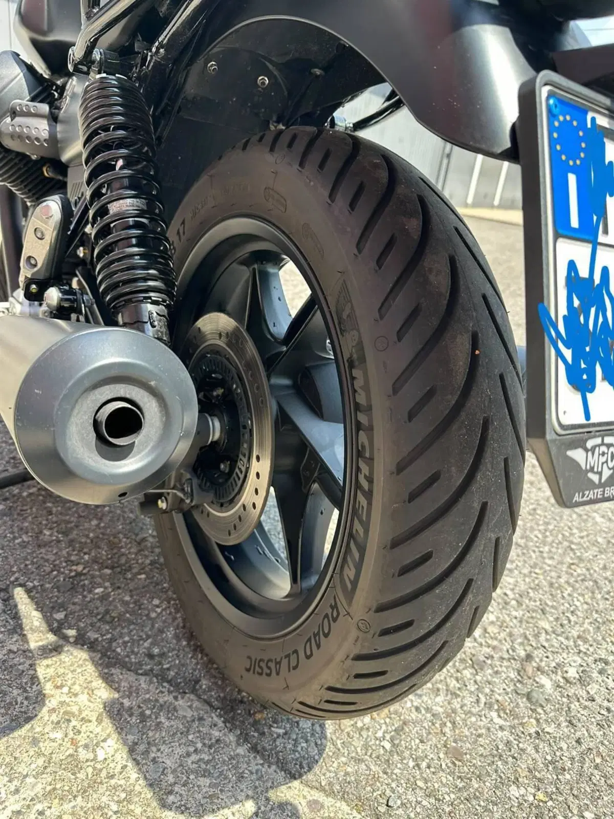 Moto Guzzi V7 Stone (2021 - 24) (10)