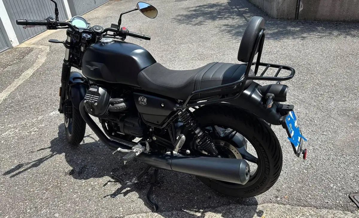 Moto Guzzi V7 Stone (2021 - 24) (17)