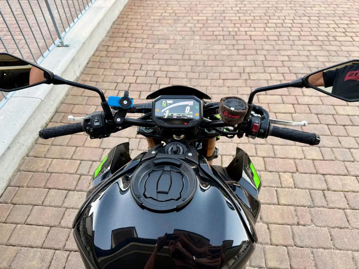 Kawasaki Z 900 SE (2022 - 24) (4)