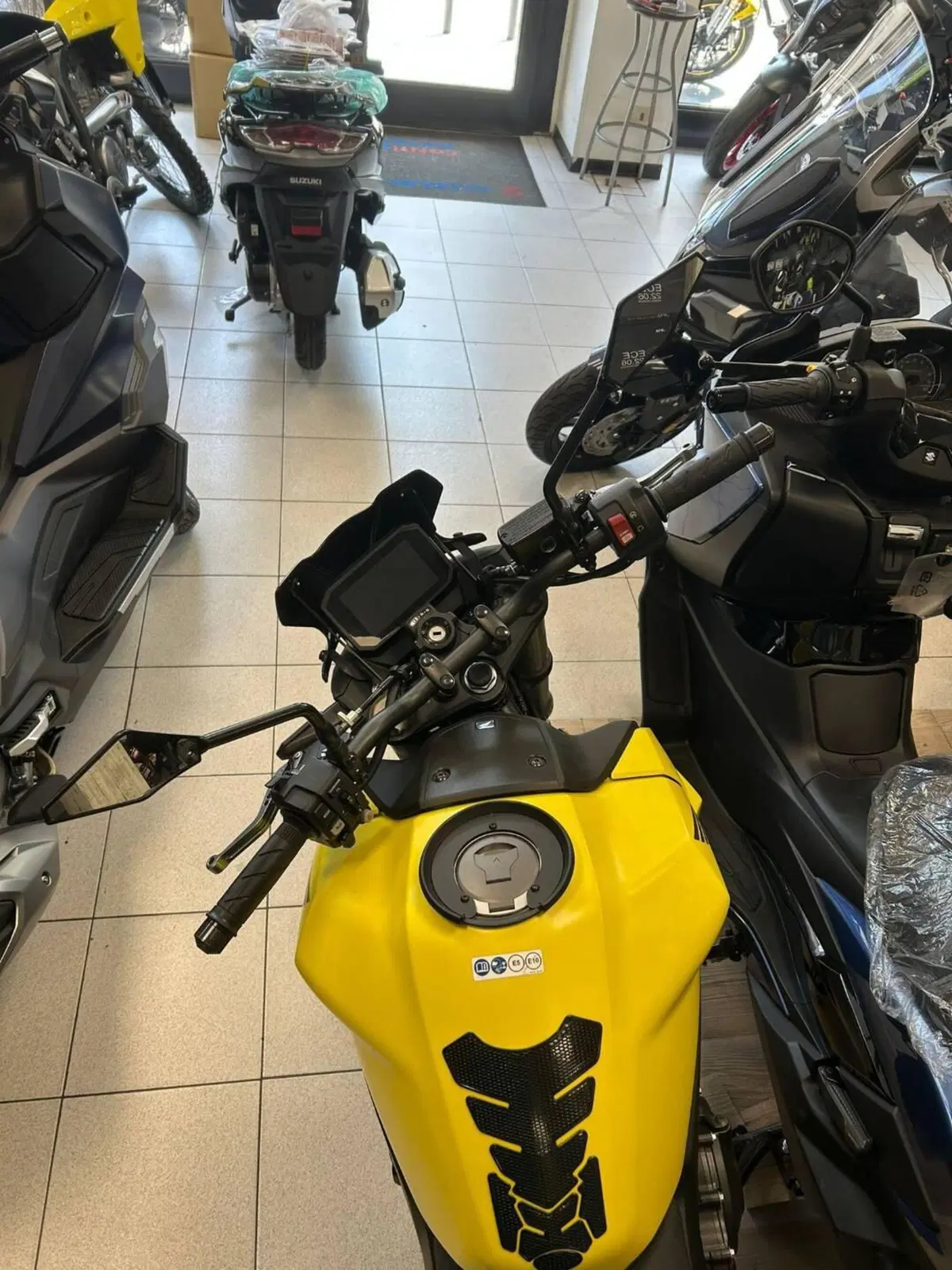 Honda CB 750 Hornet (2023 - 24) (2)