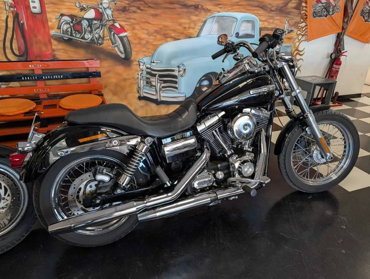 Harley-Davidson 1584 Super Glide Custom (2008 - 13) - FXDC (3)