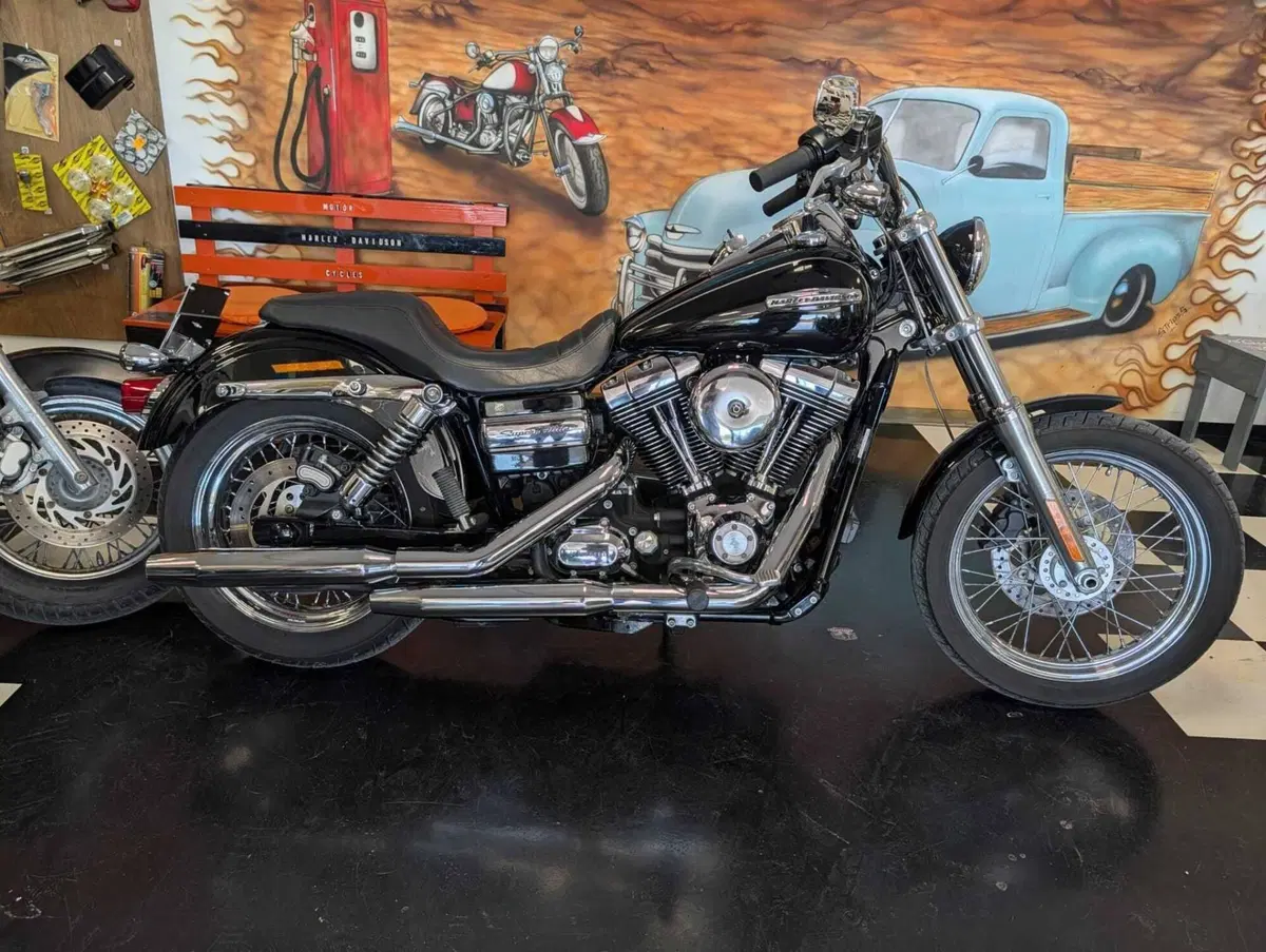 Harley-Davidson 1584 Super Glide Custom (2008 - 13) - FXDC