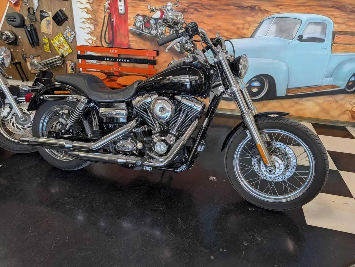 Harley-Davidson 1584 Super Glide Custom (2008 - 13) - FXDC (4)