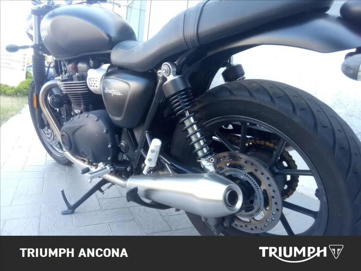 Triumph Street Twin 900 (2017 - 18) (5)