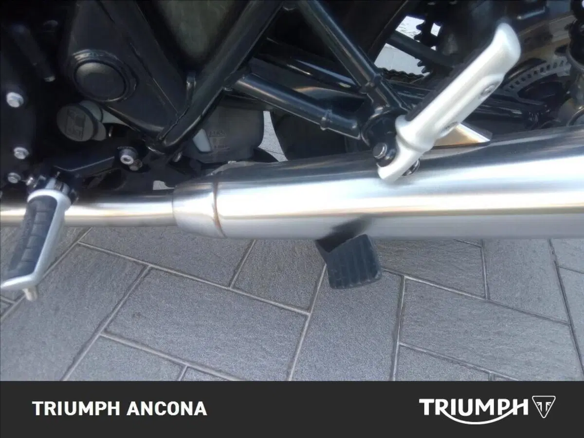 Triumph Street Twin 900 (2017 - 18) (4)