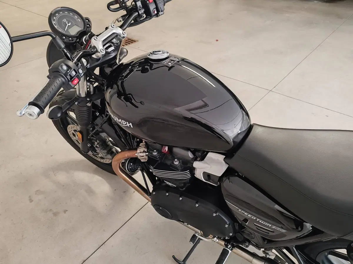Triumph Speed Twin 900 (2023 - 24) (4)