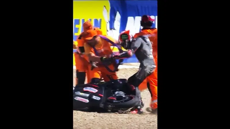 MotoGP 2026. GP della Repubblica Ceca a Brno. Schiaffo a un marshal, Marco Bezzecchi sospeso, GP finito per lui [VIDEO]
