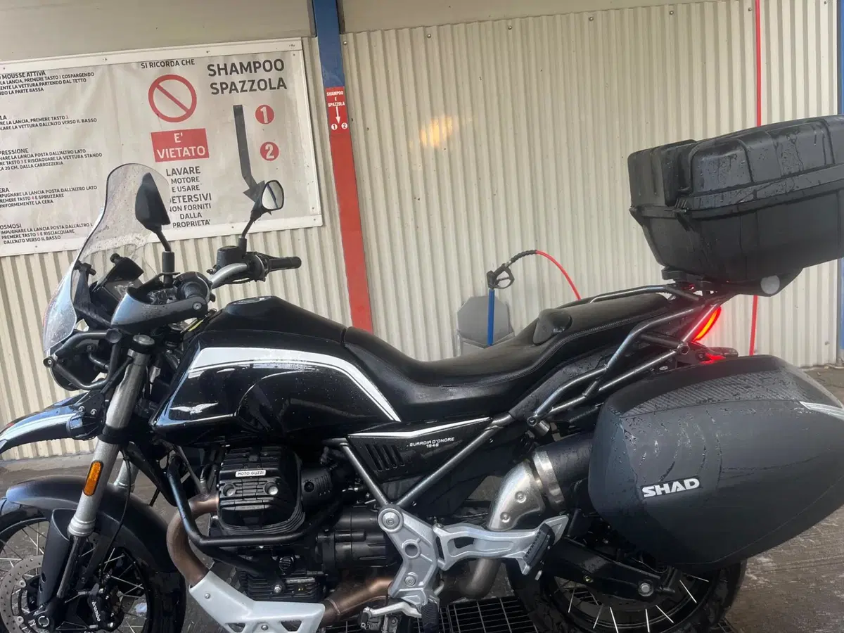 Moto Guzzi V85 TT Guardia d'Onore (2022 - 23) (3)