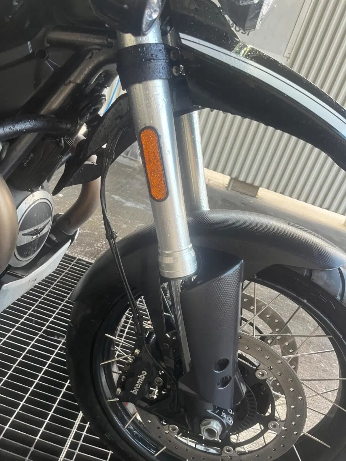 Moto Guzzi V85 TT Guardia d'Onore (2022 - 23) (6)