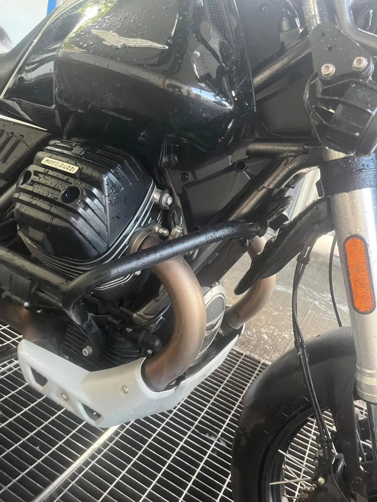 Moto Guzzi V85 TT Guardia d'Onore (2022 - 23) (8)