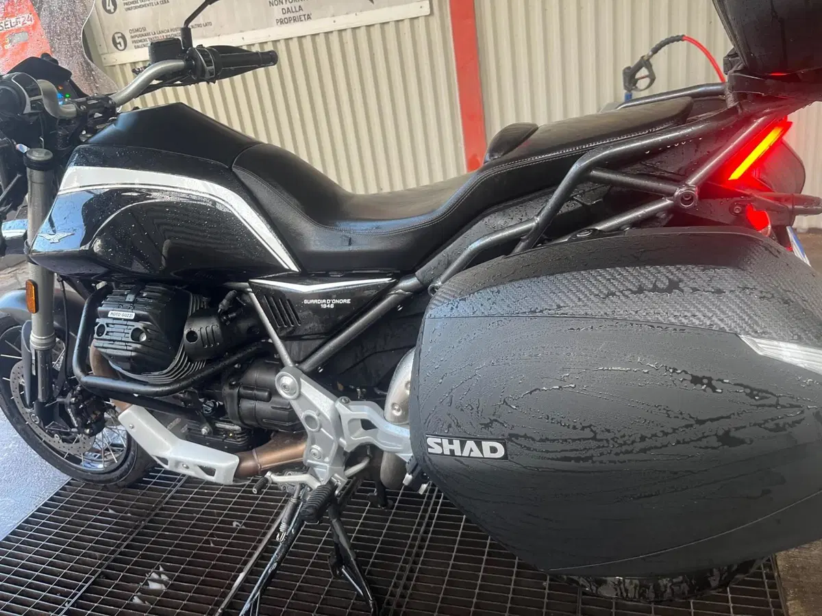 Moto Guzzi V85 TT Guardia d'Onore (2022 - 23) (12)