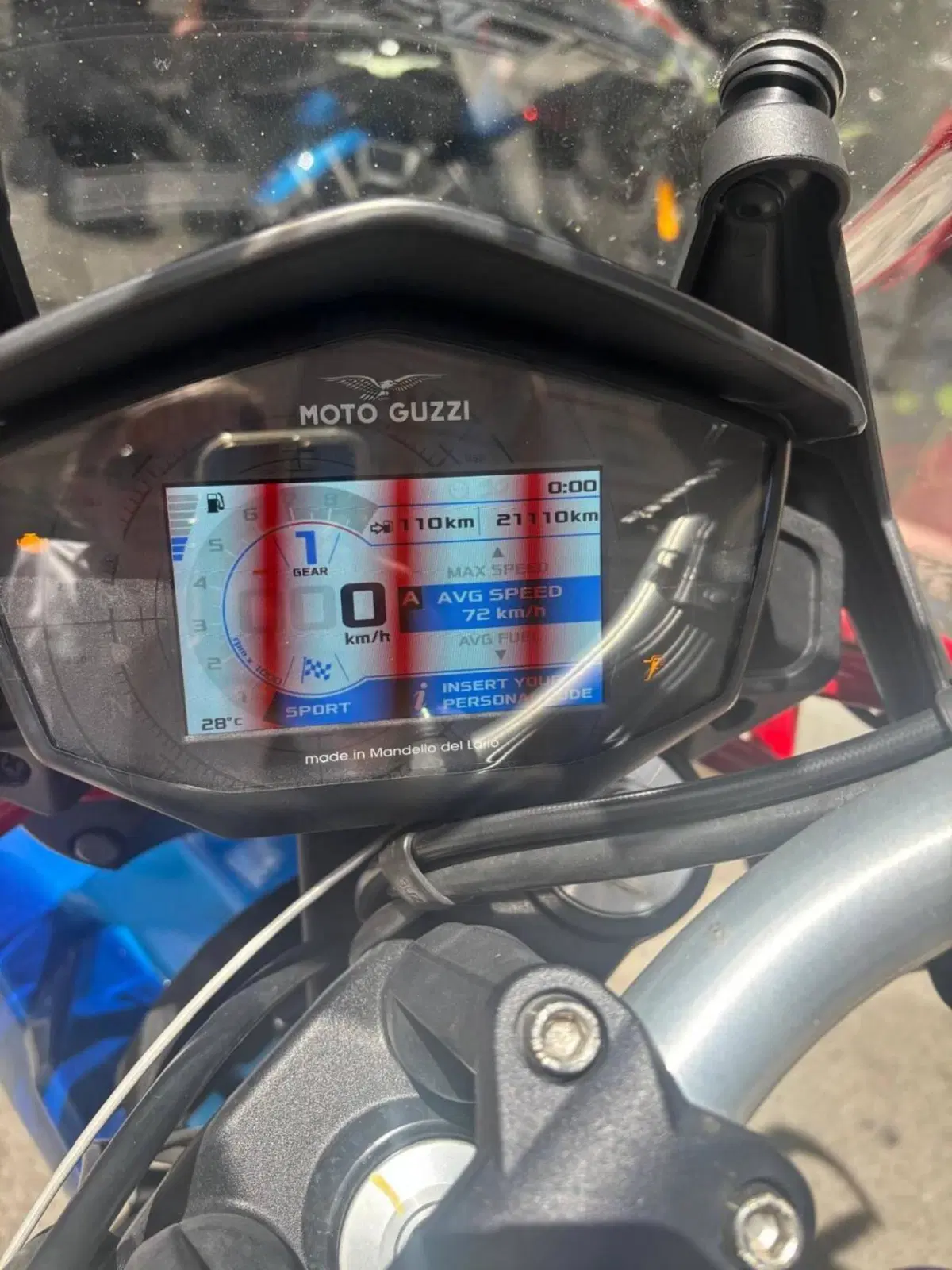 Moto Guzzi V85 TT Evocative Graphics (2021 - 23) (4)