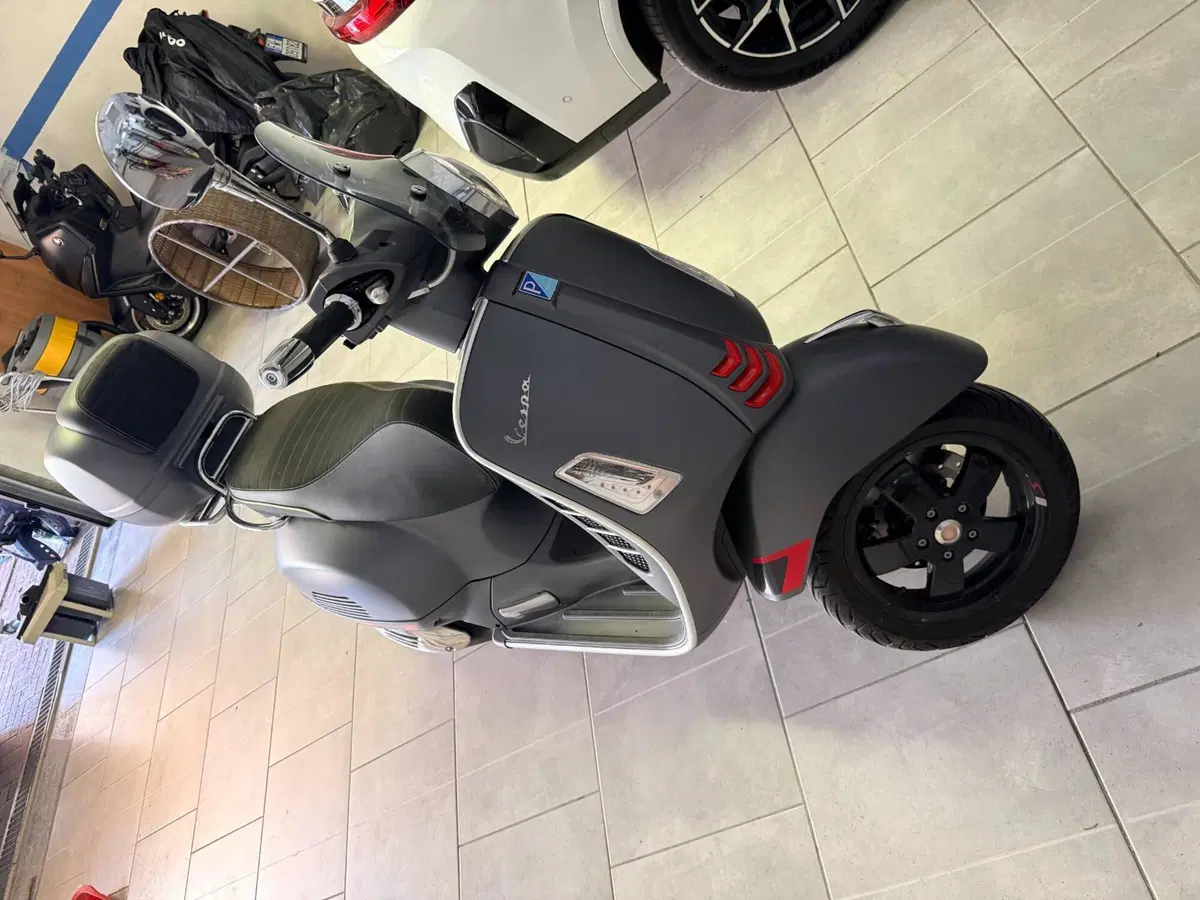 Vespa GTS 300 Super Sport Hpe (2019) (3)