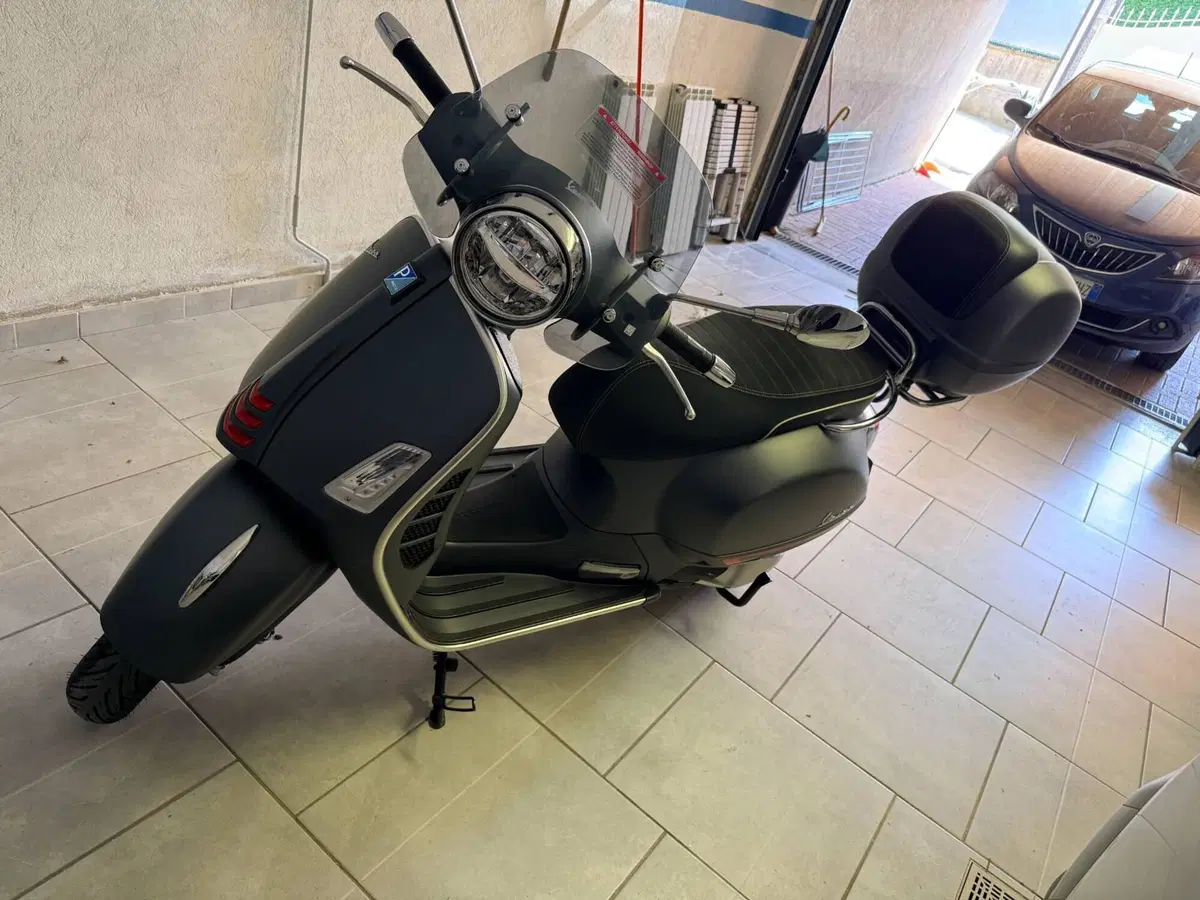 Vespa GTS 300 Super Sport Hpe (2019) (4)
