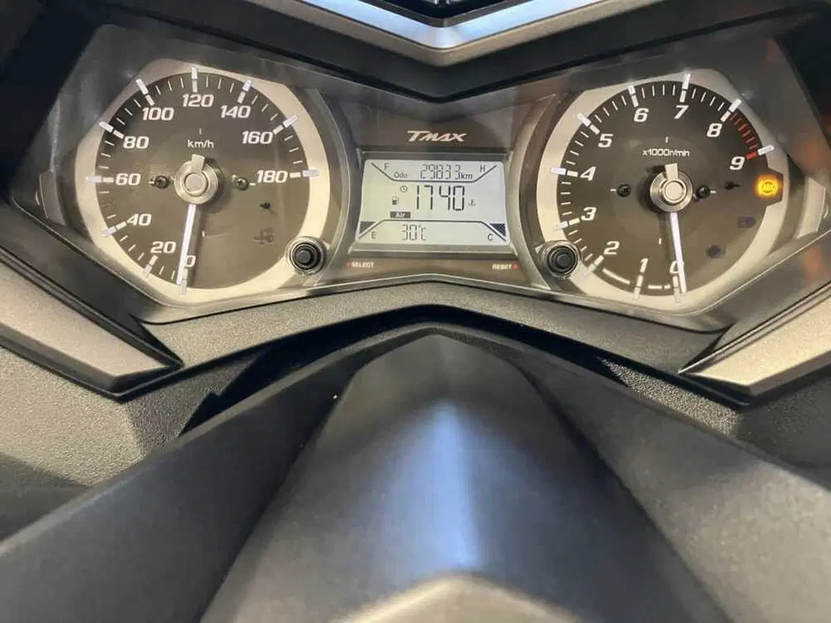 Yamaha T-Max 530 Iron Max ABS (2014 - 17) (2)