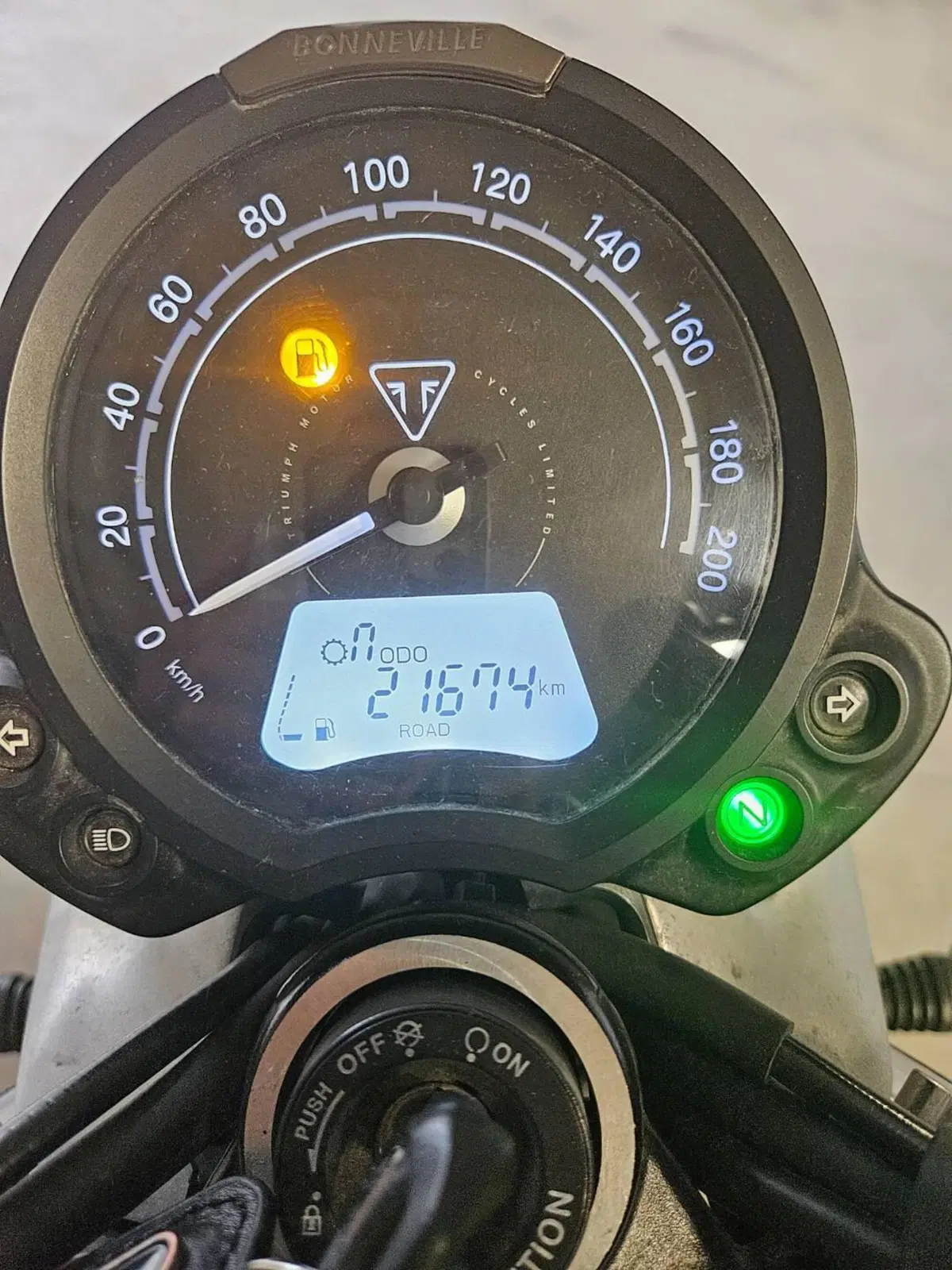 Triumph Street Twin 900 (2019 - 20) (5)