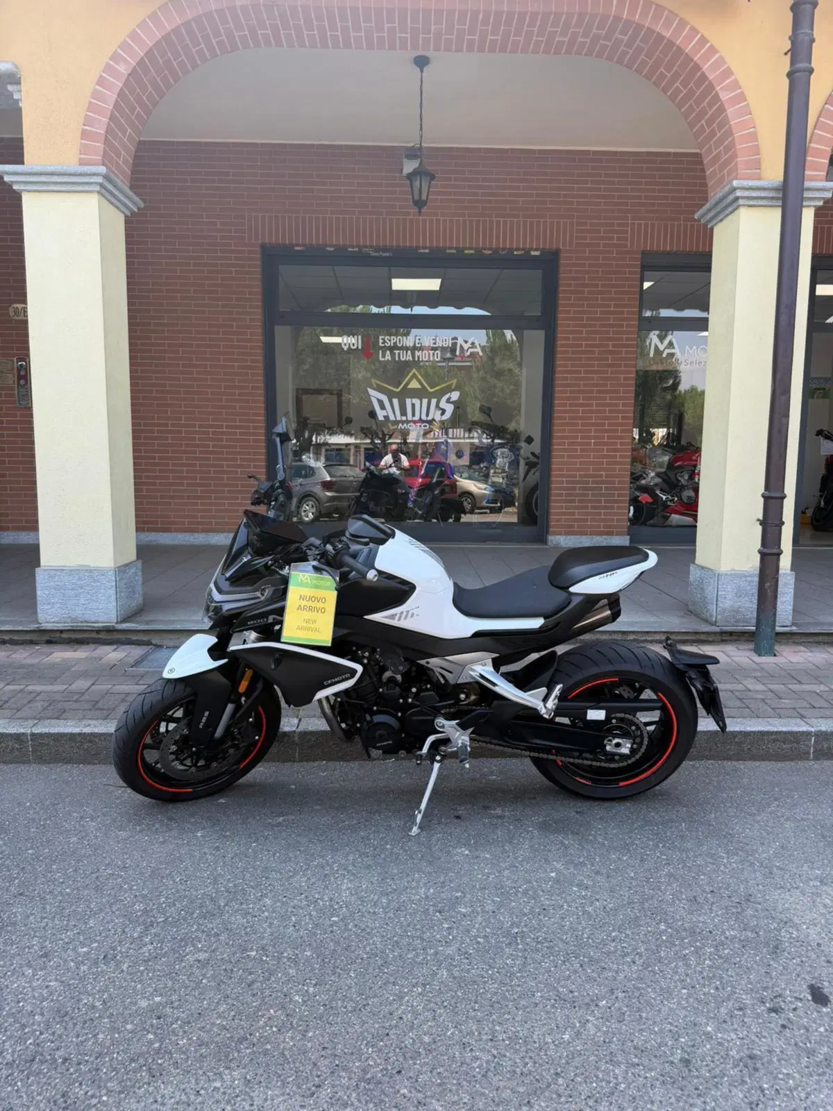 CFMOTO 800NK Advanced (2023 - 26)