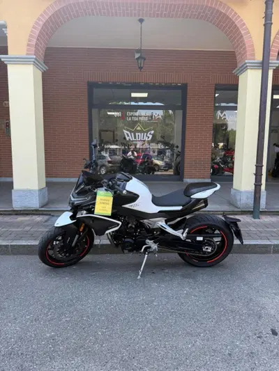 CFMOTO 800NK Advanced (2023 - 26) usata