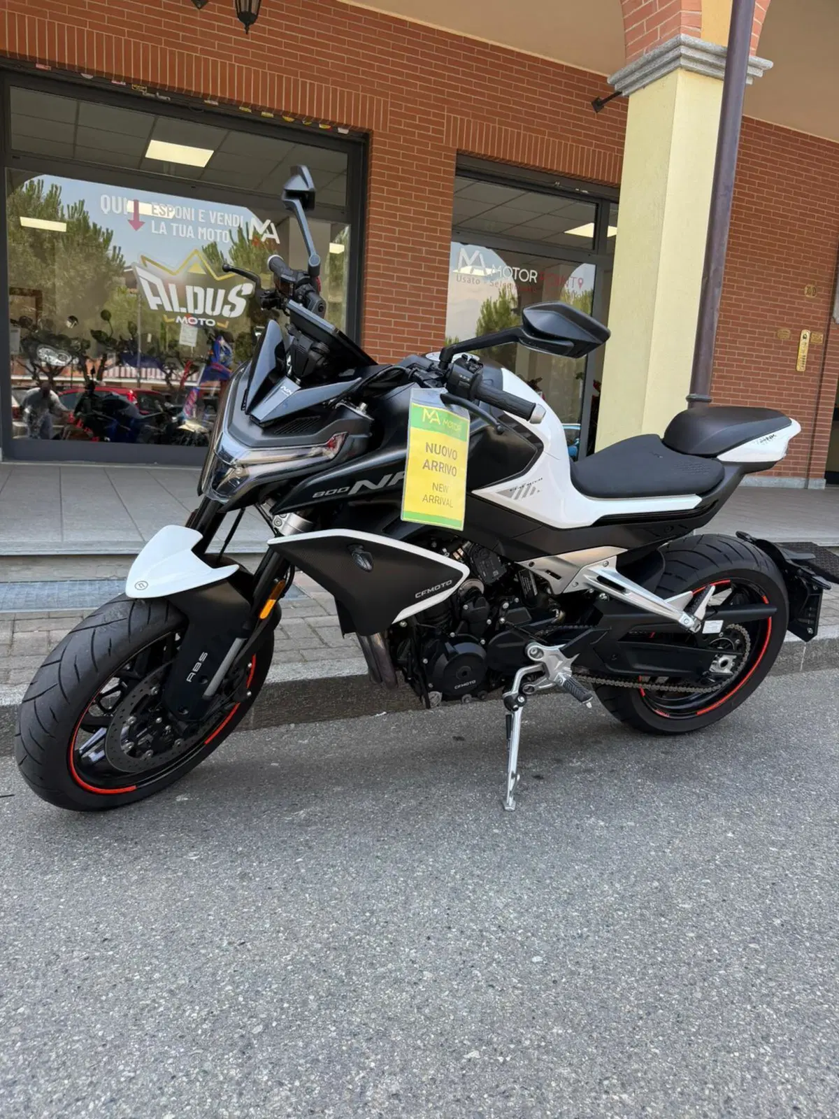 CFMOTO 800NK Advanced (2023 - 26) (3)