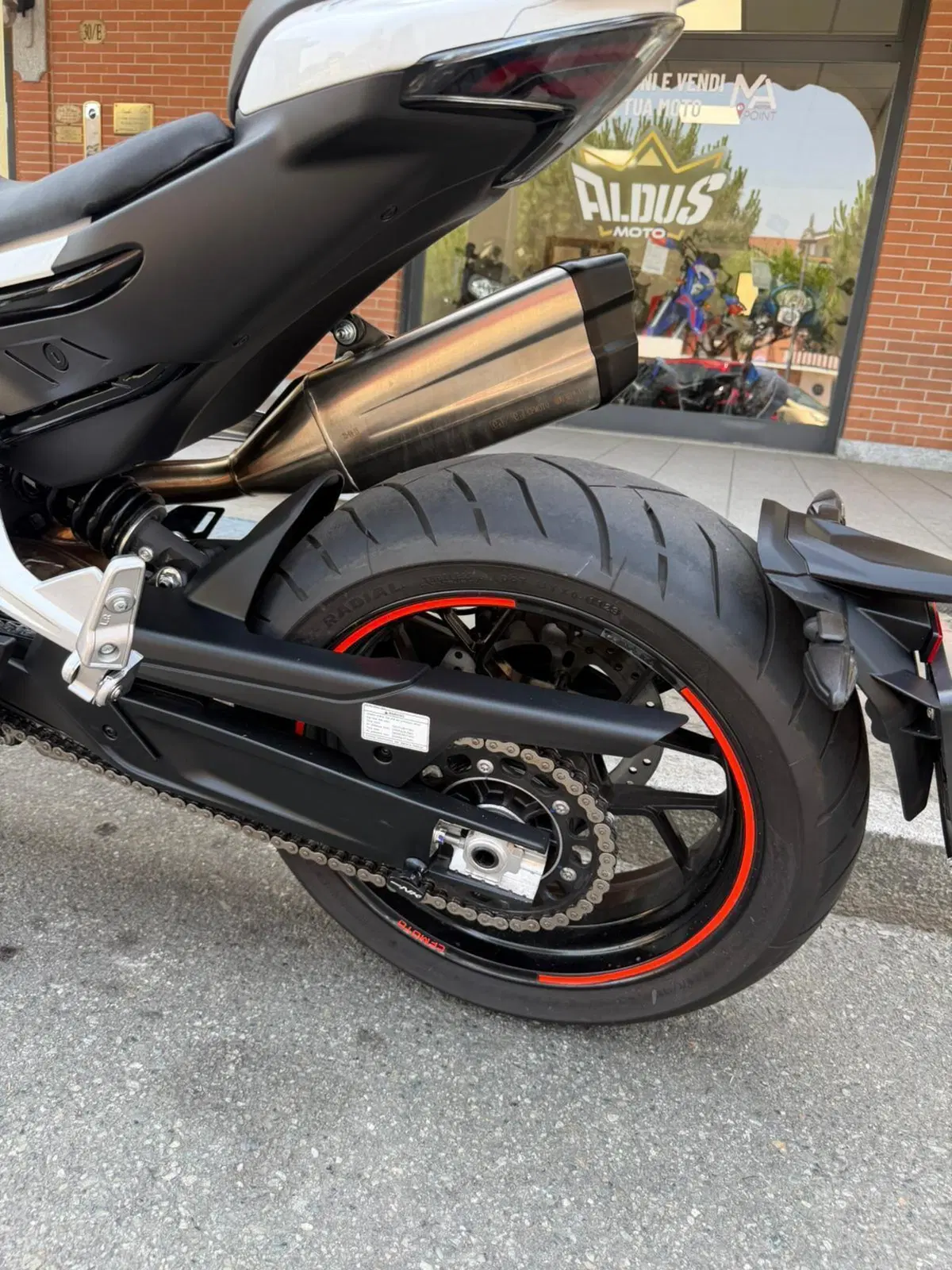 CFMOTO 800NK Advanced (2023 - 26) (4)