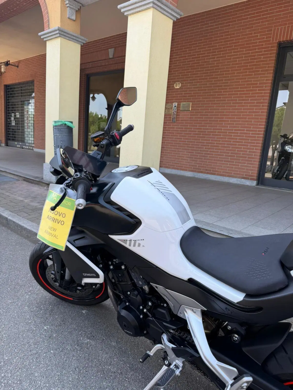 CFMOTO 800NK Advanced (2023 - 26) (5)