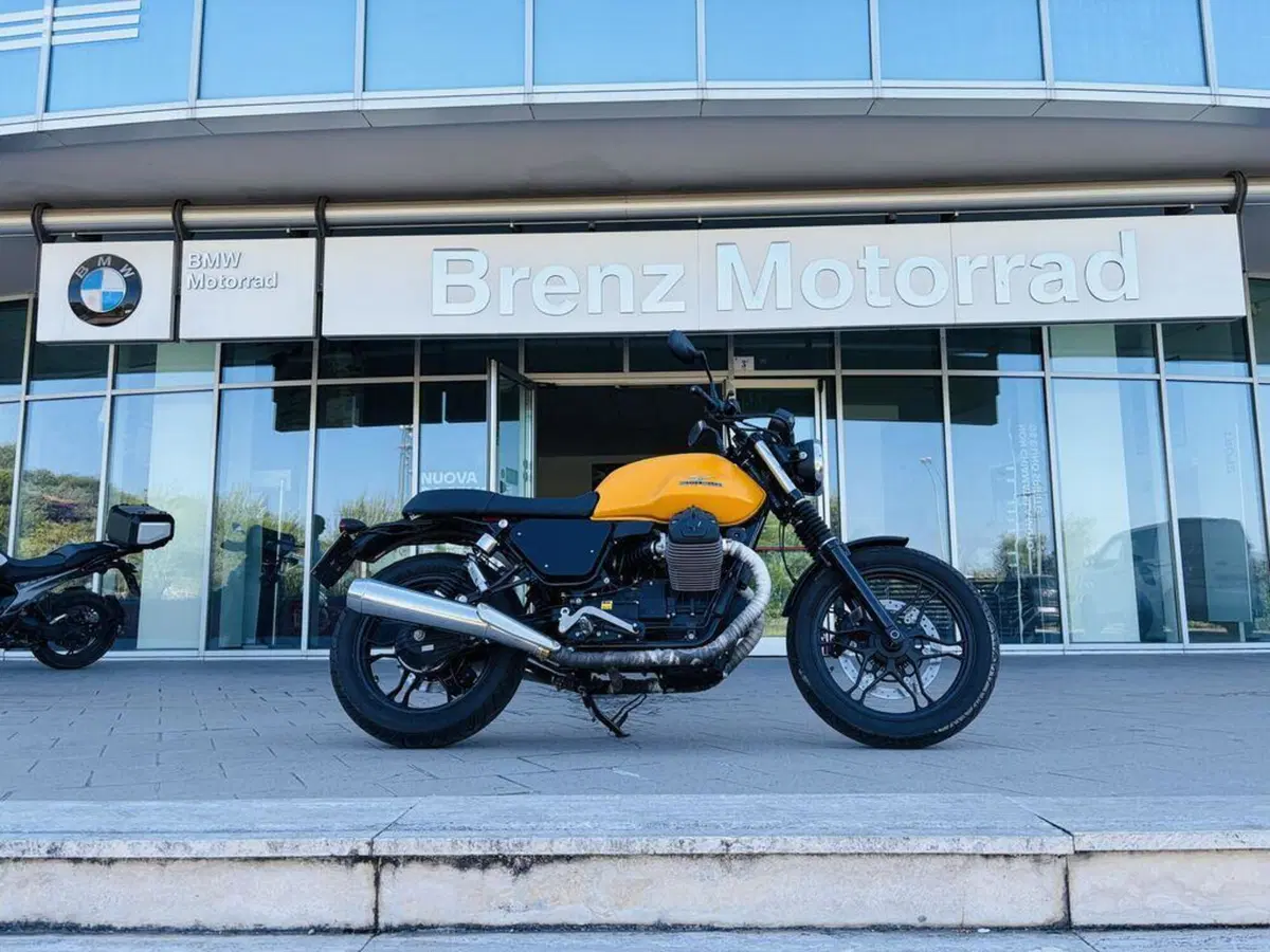 Moto Guzzi V7 II Stone (2015 - 17)