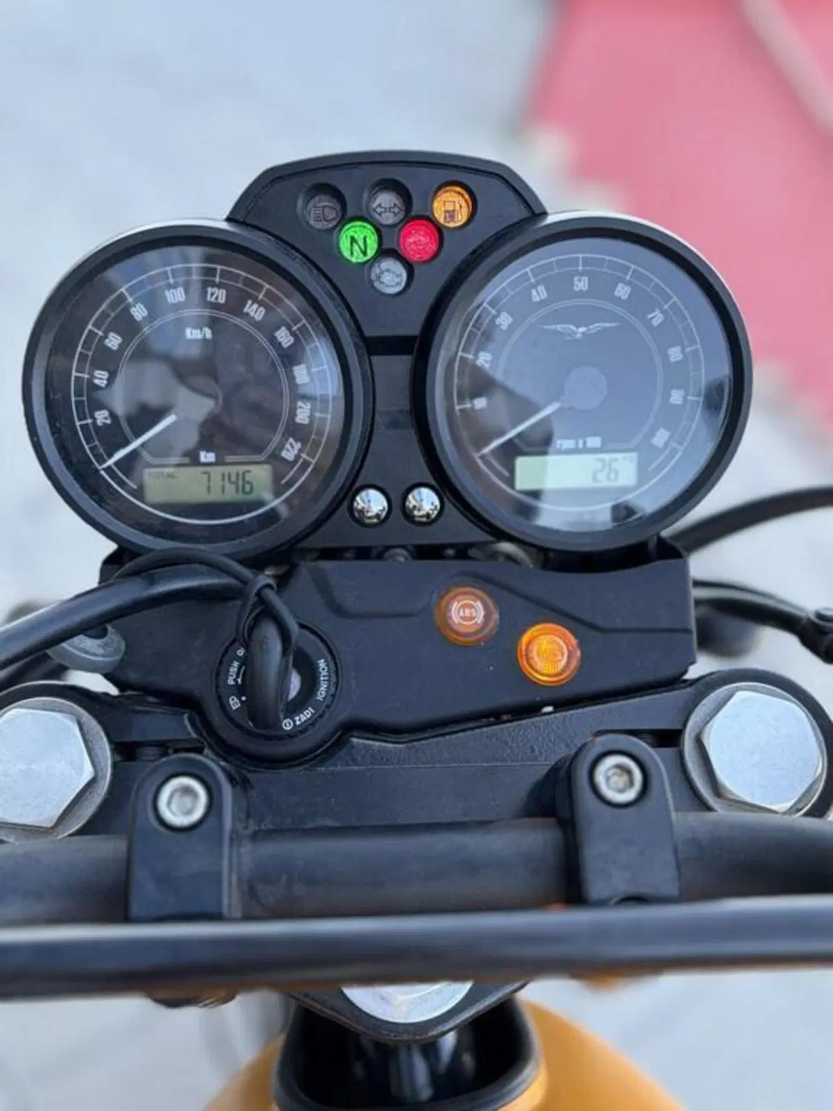 Moto Guzzi V7 II Stone (2015 - 17) (5)