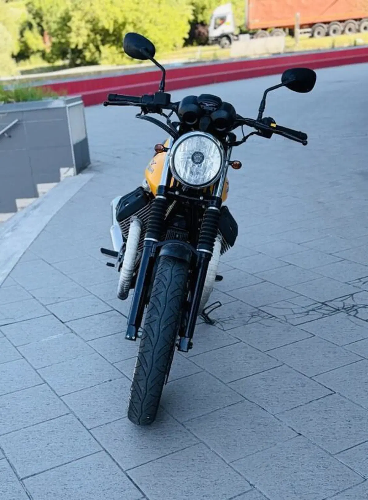 Moto Guzzi V7 II Stone (2015 - 17) (6)