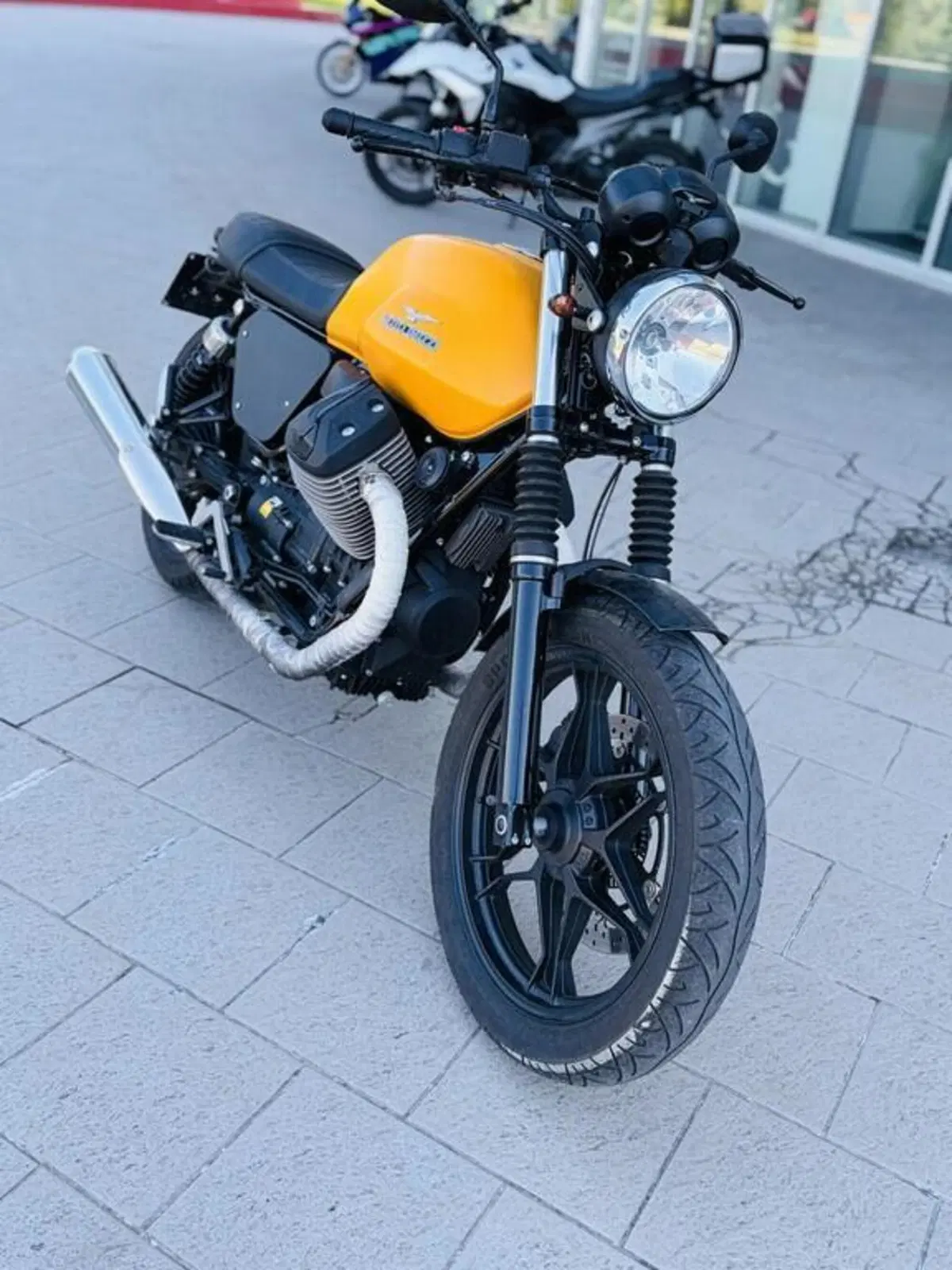 Moto Guzzi V7 II Stone (2015 - 17) (7)