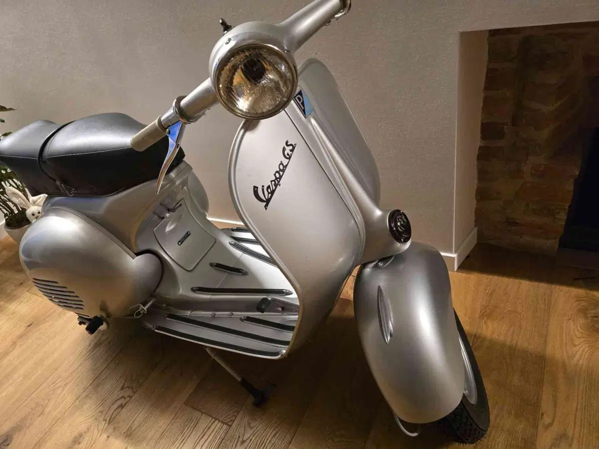 Piaggio Vespa (VSB1T) 150 GS (2)