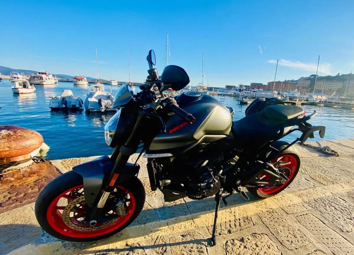 Ducati Monster 937 + (2021 - 25) (2)