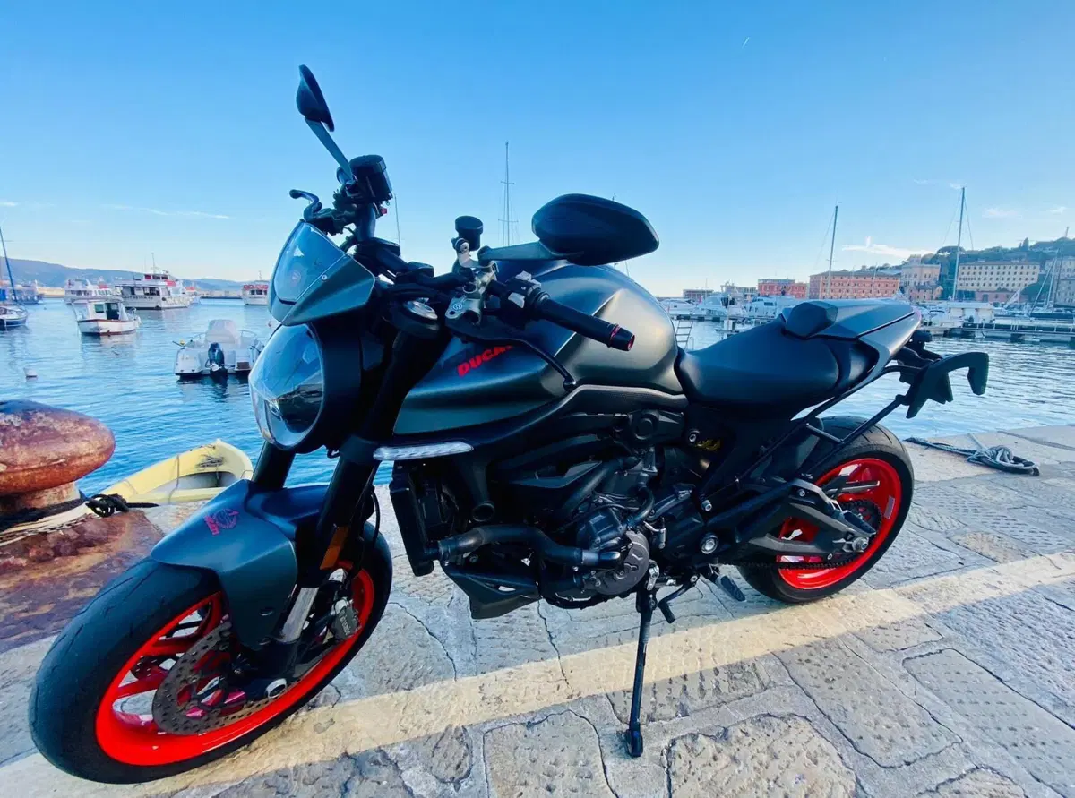 Ducati Monster 937 + (2021 - 25) (5)