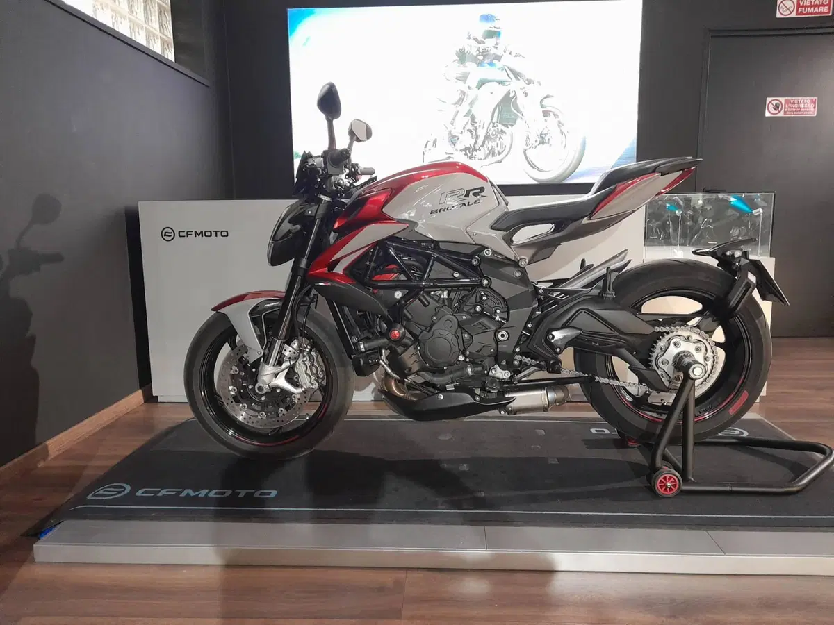 MV Agusta Brutale 800 RR (2021 - 25) (2)