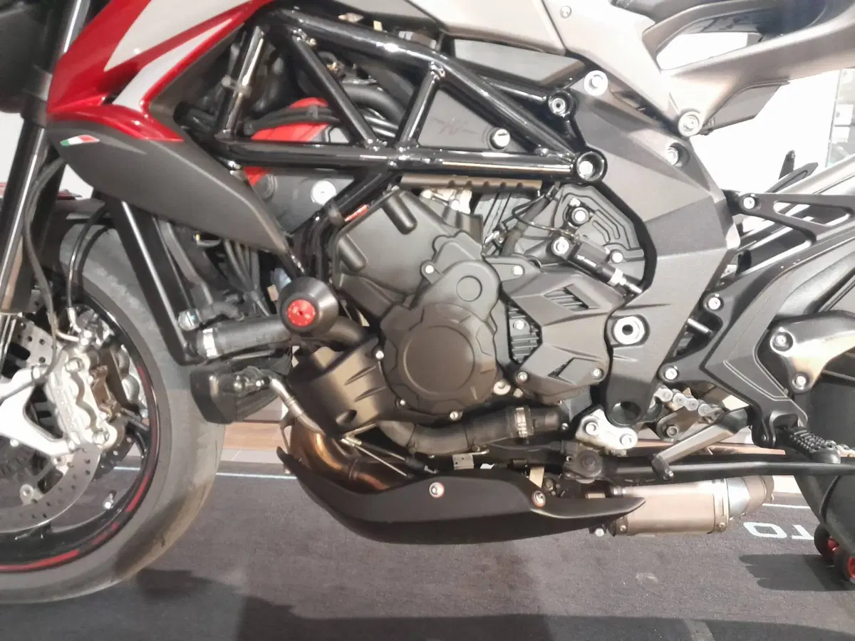 MV Agusta Brutale 800 RR (2021 - 25) (4)