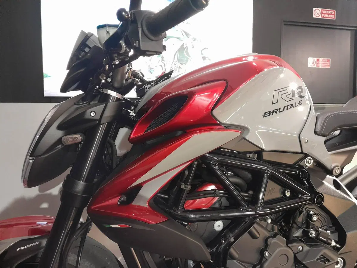 MV Agusta Brutale 800 RR (2021 - 25) (6)