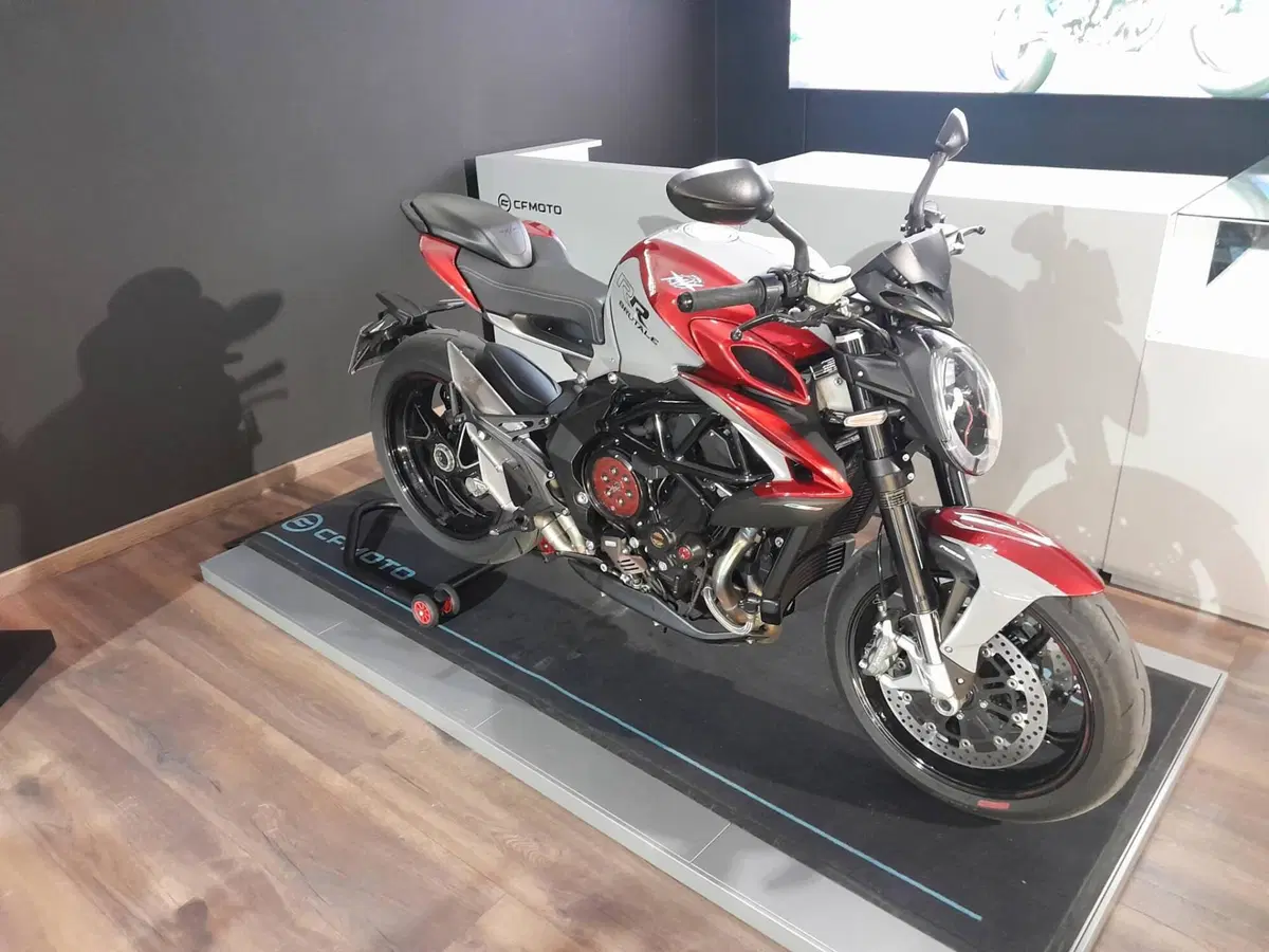 MV Agusta Brutale 800 RR (2021 - 25) (10)