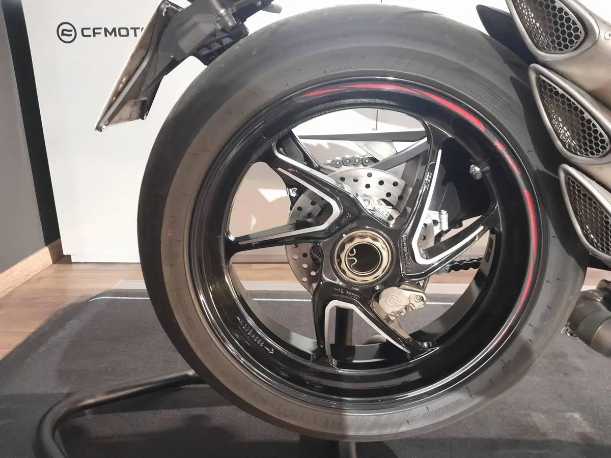 MV Agusta Brutale 800 RR (2021 - 25) (16)