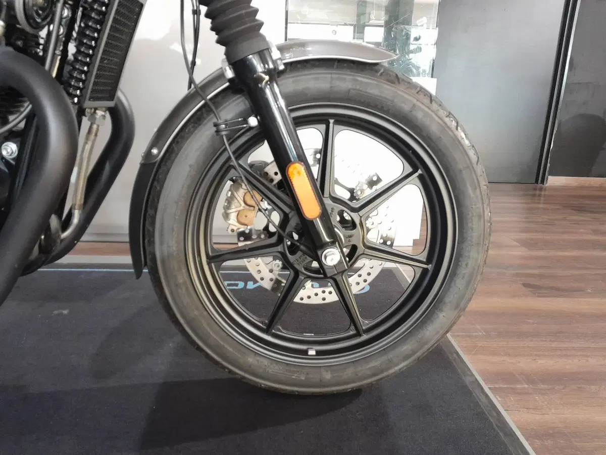 Royal Enfield Interceptor 650 (2021 - 26) (2)