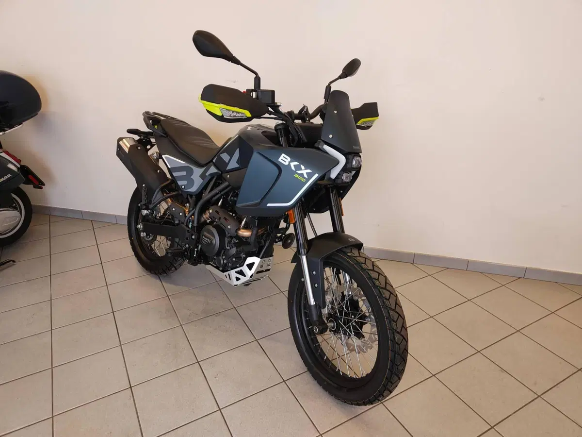 Benelli BKX 300 (2026) (2)