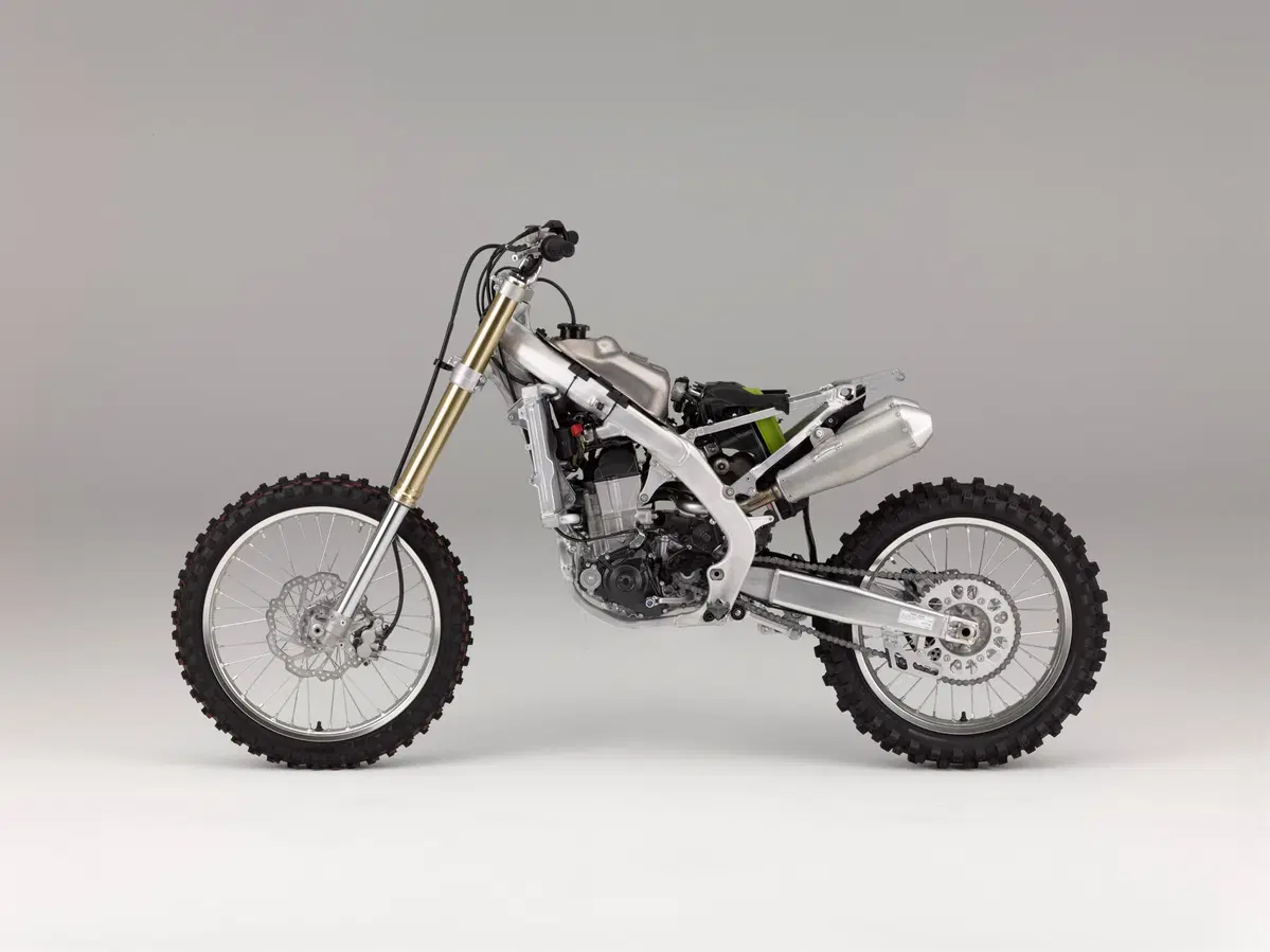 Honda CRF450R 2017. Foto e dati (10)