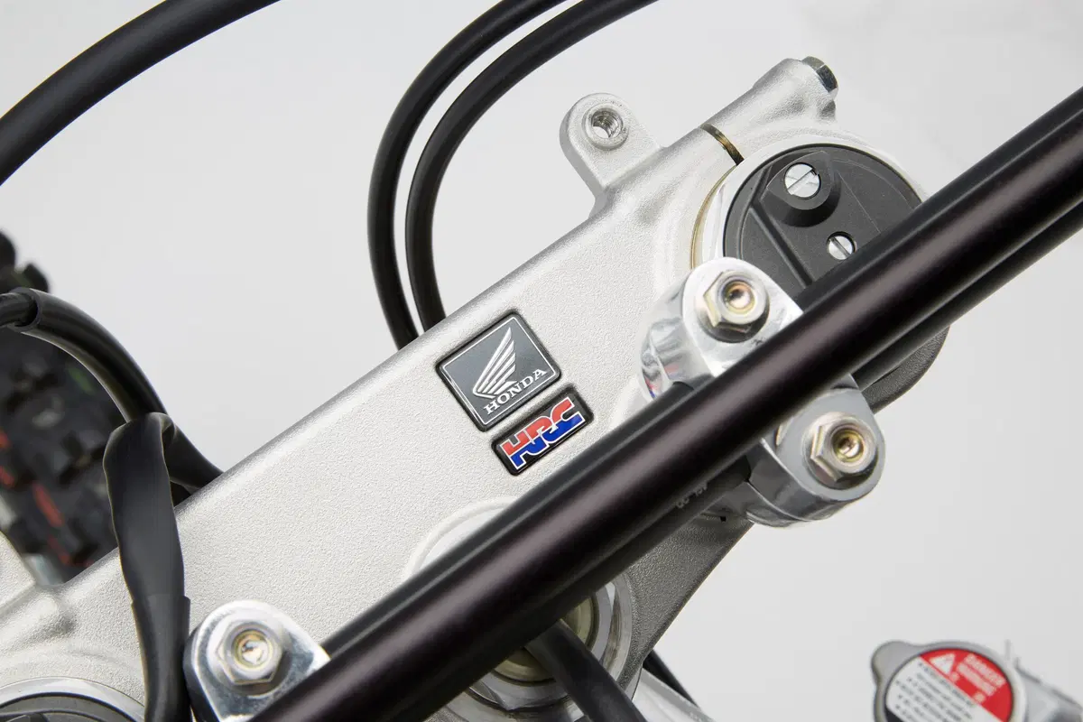 Honda CRF450R 2017. Foto e dati (15)