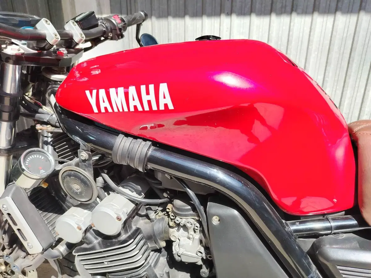 Yamaha FZS 600 Fazer (1998 - 01) (2)