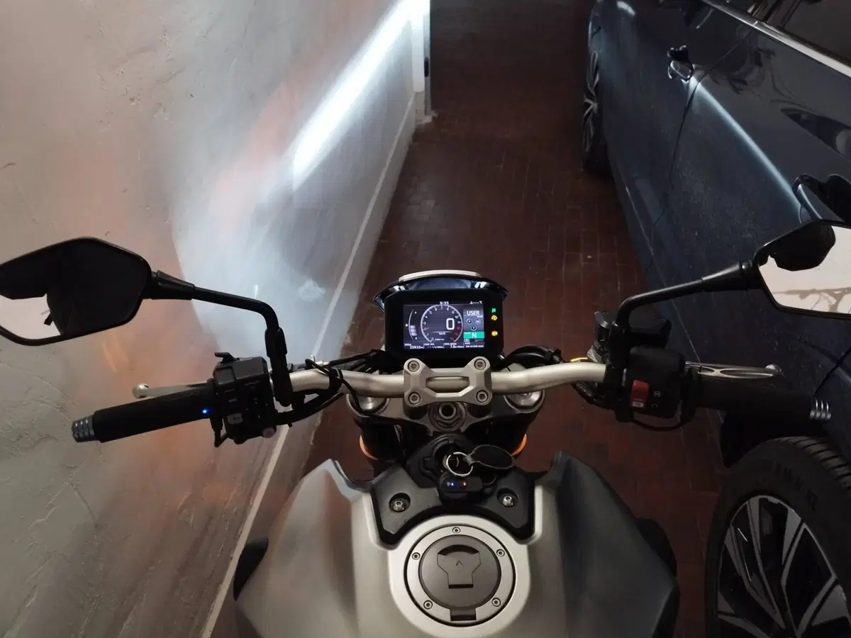 Honda CB 1000 R (2021 - 25) (8)