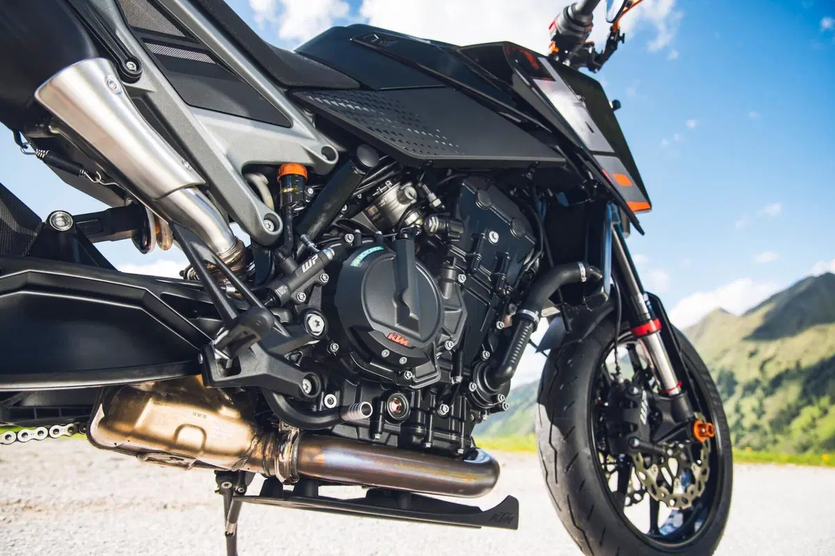 KTM 790 DUKE (4)